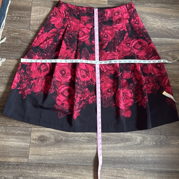Talbots Full Pleated Holiday Skirt Red Floral Sz 10 - Picture 9 of 10